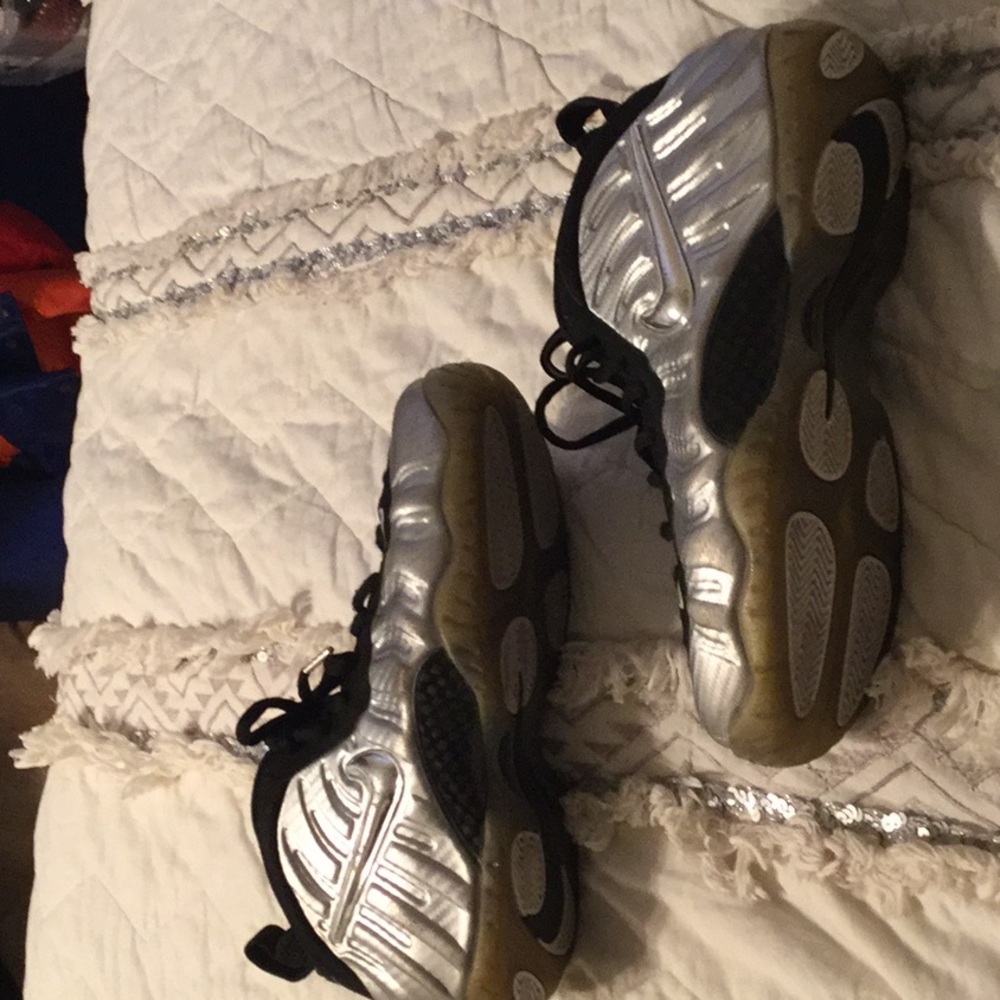 Men’s authentic nike foamposite sz 11